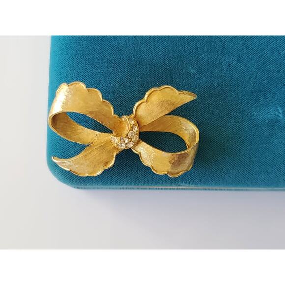 Vintage Gold-tone Etched Ribbon with Rhinestone Brooch - Picture 1 of 4